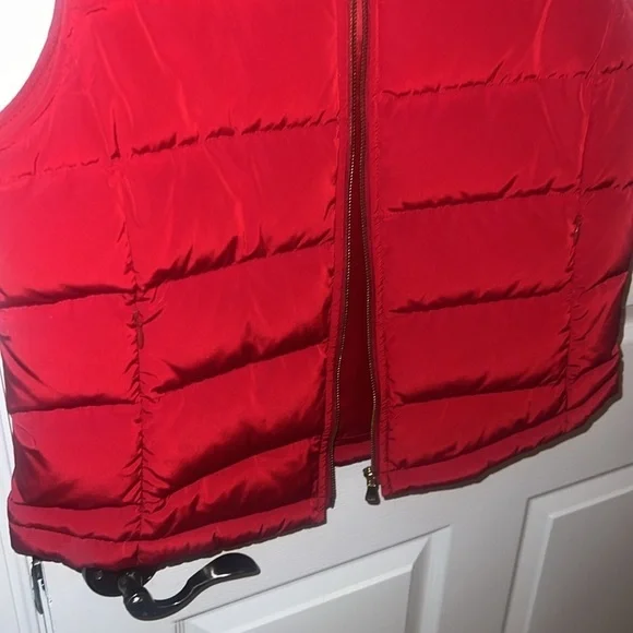 TALBOTS petites red puffer vest. Size small petite - Picture 4 of 5